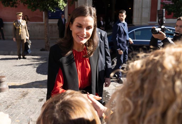 Los Reyes  mantienen un encuentro  con los directores de la Asale y los patronos de la RAE.