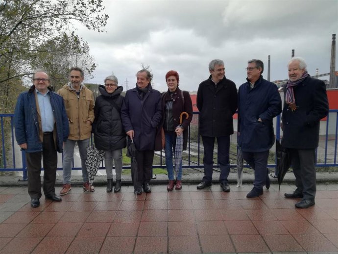 Luis Garicano con responsables de Ciudadanos de Asturias en Avilés.