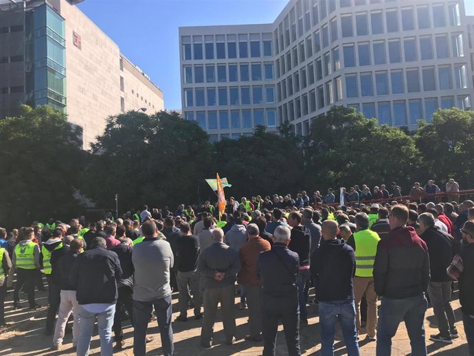 Concentración de taxistas en Sevilla.
