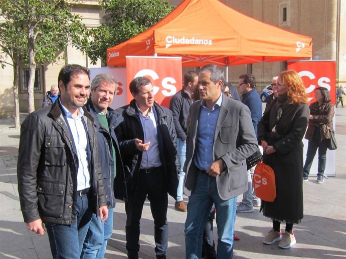 Los candidatos de Cs por Zaragoza han celebrado el acto de final de campaña en la plaza del Pilar