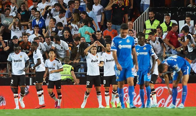 Maxi Gómez celebra un gol en el Valencia-Getafe de LaLiga Santander 2019-2020
