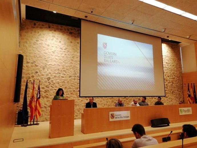 La consellera d'Administracions Públiques i Modernització del Govern, Isabel Castro, ha participat aquest divendres en la clausura de la jornada.