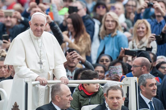 October 30, 2019 - Vatican: Pope Francis greets the crowd as he arrives to lead his weekly general audience in Saint Peter's Square, at the Vatican. (Massimigliano Migliorato/CPP/Contacto)