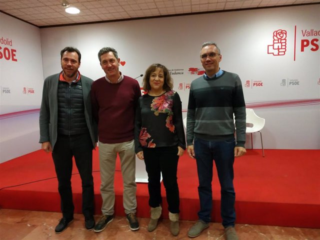 Oscar Puente (izda) junto a Manuel Escarda, Iratxe García y Javier Izquierdo, en el acto de cierre de campaña en el PSOE de Valladolid.
