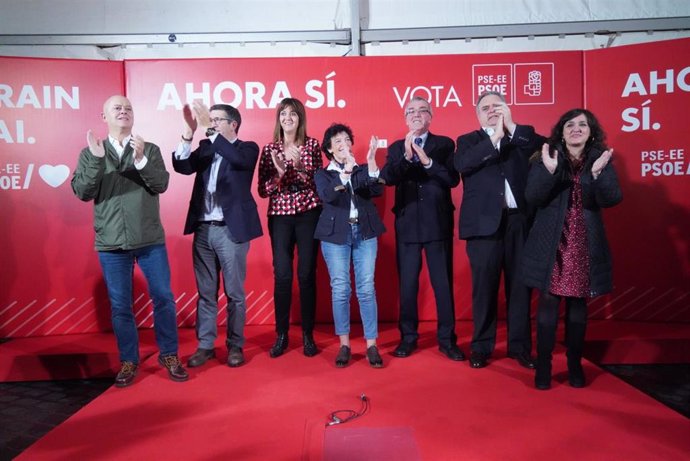 Los candidatos socialistas vascos en el cierre de campaña en Bilbao