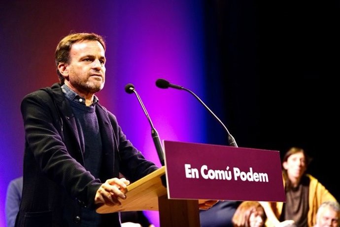Jaume Asens (comuns) en un míting a Blanes