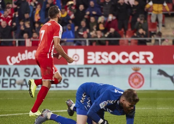 Stuani marca el gol de la victoria en el Girona - Tenerife