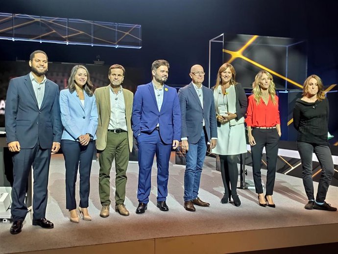 Ignacio Garriga (Vox), Inés Arrimadas (Cs), Jaume Asens (comuns), Gabriel Rufián (ERC), José Zaragoza (PSC), Laura Borrs (JxCat), Cayetana Álvarez de Toledo (PP) y Mireia Vehí (CUP) en el debate electoral de TV3