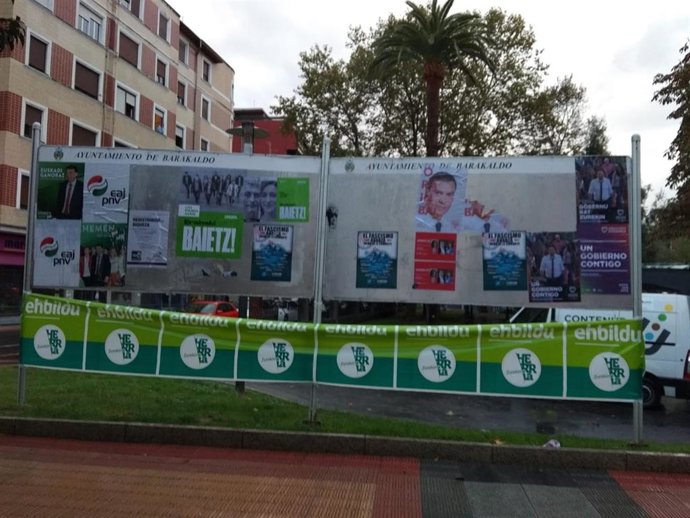 Panel instalado para colocar propaganda electoral.