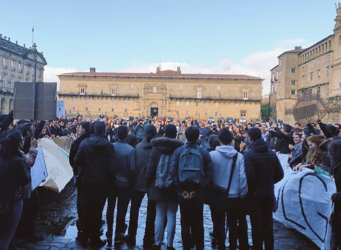 Estudiantes de Medicina ante el rectorado