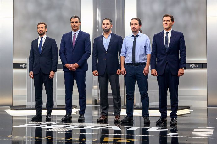 Pedro Sánchez, Pablo Casado, Pablo Iglesias, Albert Rivera i Santiago Abascal abans del debat electoral en televisió al Pavelló de Cristall de la Casa de Campo de Madrid el 4 de novembre de 2019.