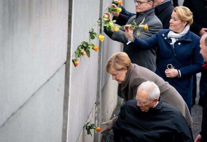 Angela Merkel conemora la caída del Muro