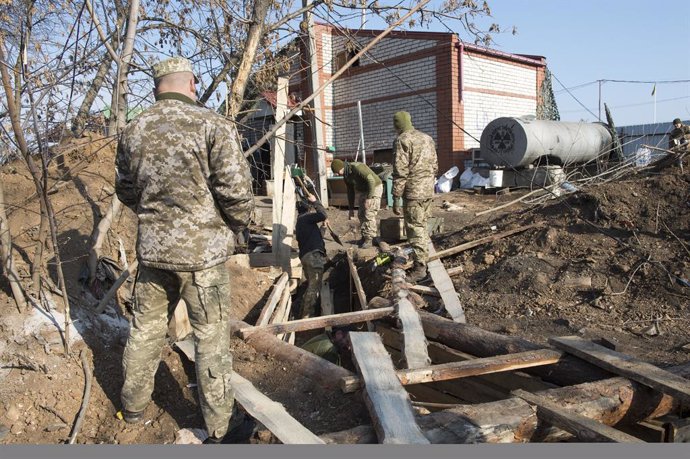 Ucrania.- Las fuerzas del conflicto en Ucrania inician la retirada de la ciudad 