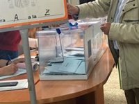Más de 2.200 cántabros atenderán este domingo las 741 mesas electorales