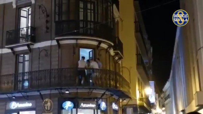 Turistas con "comportamiento no adecuado" en una vivienda turística de Sevilla denunciada