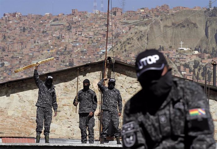 Policías de Bolivia amotinados