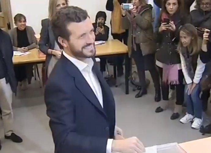 El president del PP, Pablo Casado, votant en les eleccions generals del 10 de novembre