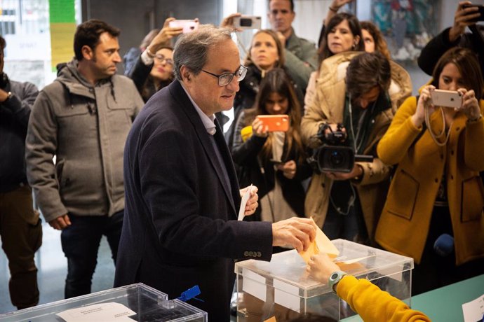 El president de la Generalitat de Catalunya, Quim Torra, vota a l'Escola Oficial d'Idiomes del districte de Sant Gervasi a Barcelona en les eleccions generals del 10 de novembre de 2019
