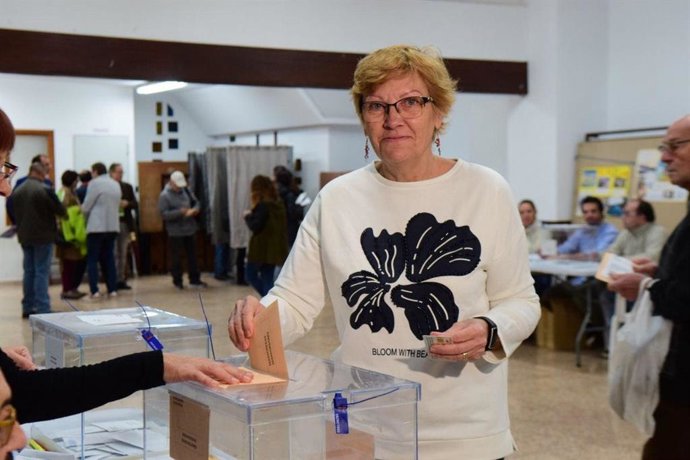 La número uno de Unidas Podemos Baleares al Congreso de los Diputados, Antnia Jover, ha ejercido su derecho al voto.