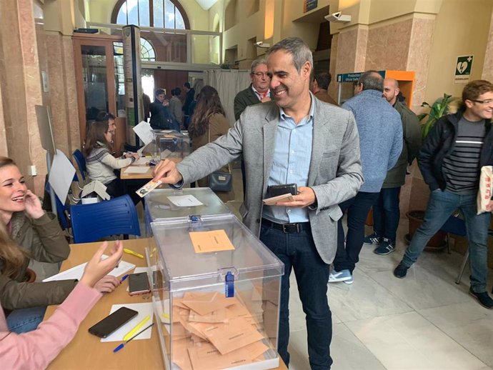 El subdelegado del Gobierno en Cádiz, José Antonio Pacheco, vota este 10N