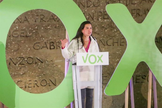 La portavoz de Vox en la Asamblea de Madrid, Rocío Monasterio interviene en un mitin del partido de Vox, en la Plaza de Colón, en Madrid (España), a 8 de noviembre de 2019.