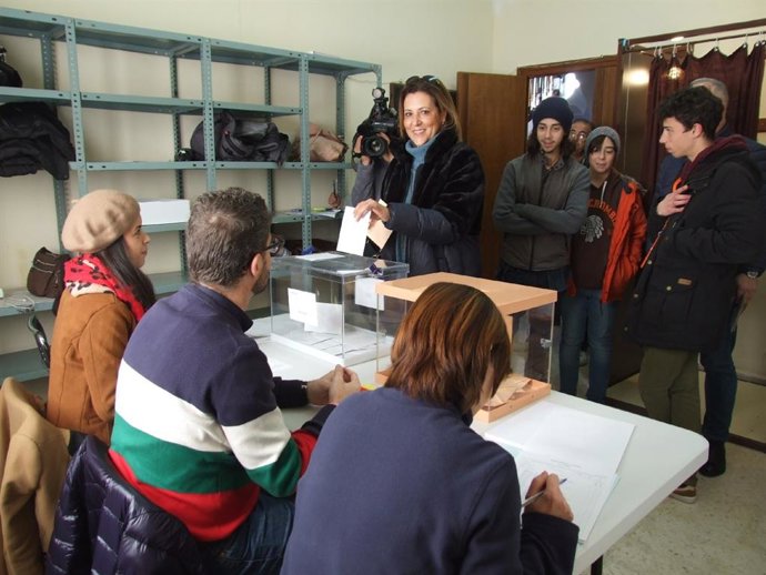 La cabeza de lista de Cs al Congreso por Huesca, Lourdes Guillén, ha votado en Siétamo