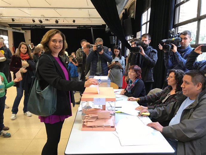 La alcaldesa de Barcelona, Ada Colau, vota en las elecciones generales del 10 de noviembre de 2019