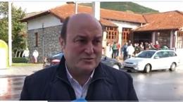 El presidente del PNV, Andoni Ortuzar, tras votar en las escuelas de Sanfuentes, en Abanto-Zierbena este 10N