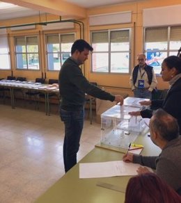 Foto publicada en el perfil de Twitter del portavoz de Más Madrid en la Asamblea, Pablo Gómez Perpiny, el 10N.