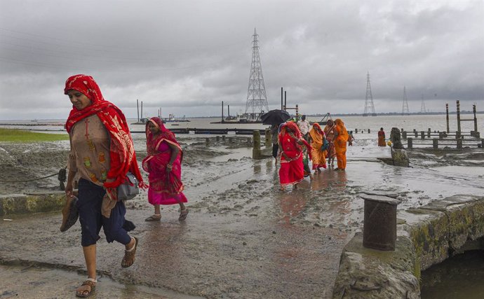 India/Bangladesh.- Al menos once muertos y millones de evacuadios por el ciclón 