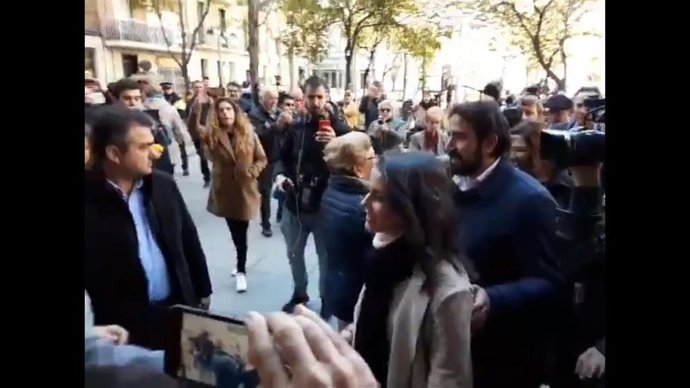 Arrimadas antes de votar