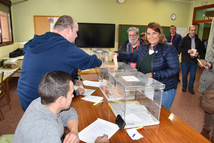 Tita García votando.