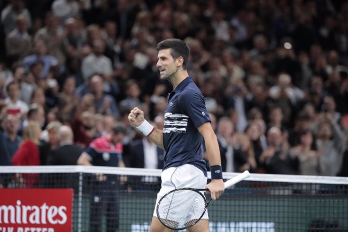 Tenis/Finales.- Djokovic arrasa a Berrettini en su estreno en Londres