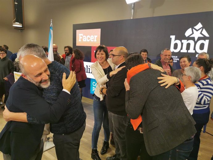 La portavoz nacional del BNG, Ana Pontón, y el diputado electo por A Coruña, Néstor Rego, celebran los resultados de las elecciones generales del 10 de noviembre.