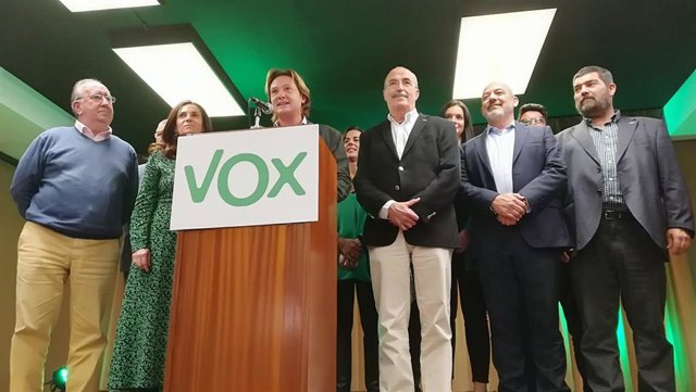 El presidente de Vox en Baleares, Jorge Campos, ha comparecido tras la noche electoral.