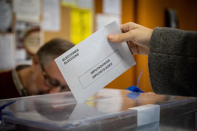 Jornada electoral del 10N a un collegi a Barcelona