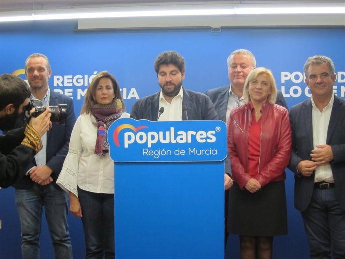 El presidente del PP en la Región, Fernando López Miras, valora los resultados electorales en compañía de los candidatos al Congreso y Senado