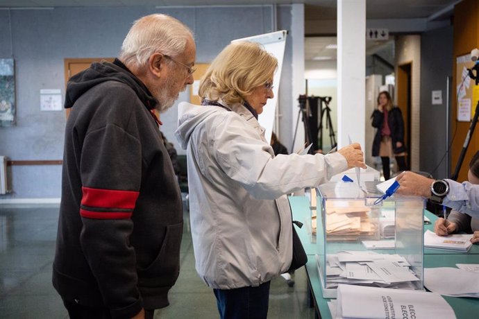Jornada electoral del 10N en un colegio en Barcelona