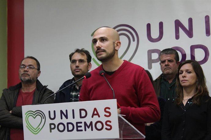 El responsable de la Secretaría Política y de Comunicación de Podemos Andalucía, Pablo Pérez Ganfornina, y el coordinador general de IULV-CA y portavoz de Adelante Andalucía, Toni Valero, han comparecido esta noche electoral en Sevilla