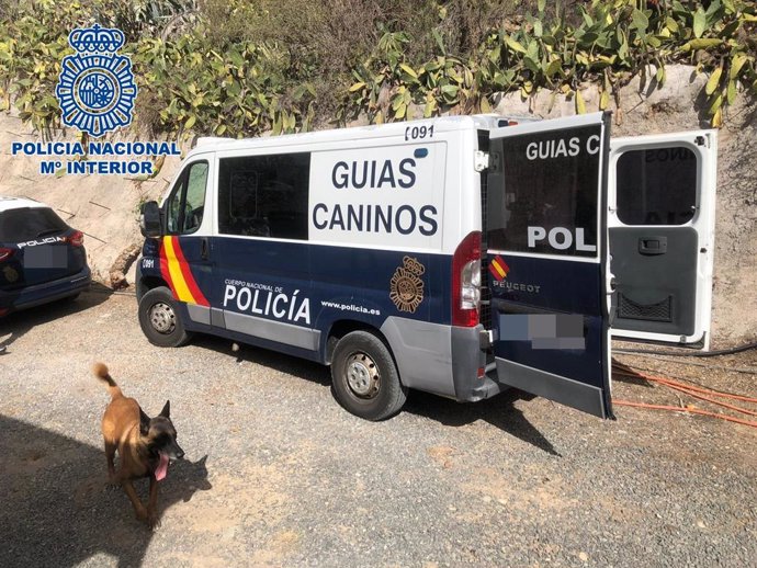 Furgón de Guías Caninos de la  Policía Nacional