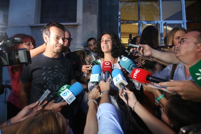 Patricia Ramírez , madre del niño Gabriel Cruz, Angel Cruz y a la salida de la Audiencia Provincial de Almería, haciendo unas declaraciones a la prensa