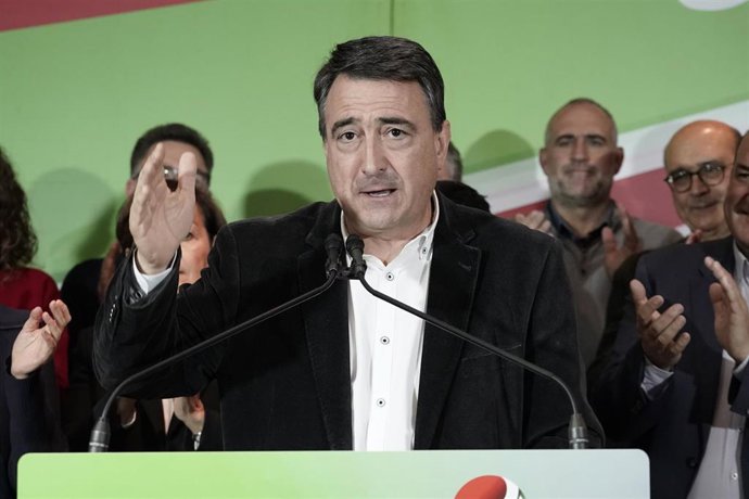 El portavoz del PNV en el Congreso de los Diputados, Aitor Esteban durante su intervención en la sede del PNV en Bilbao