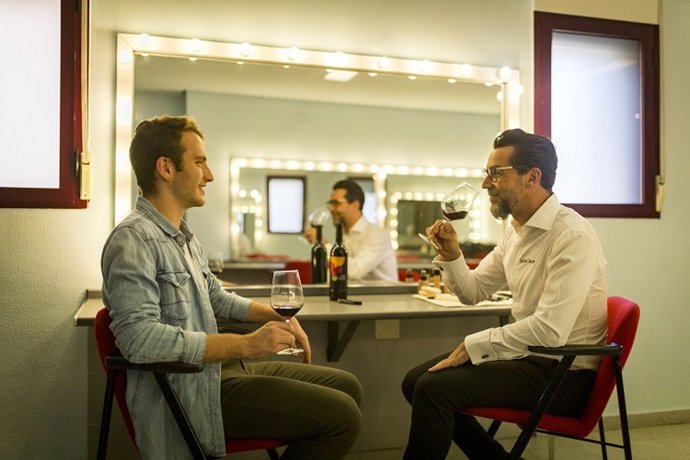 El mejor estudiante de la PAU se estrena como actor de la mano de Quique Dacosta