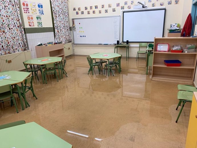 Inundación en el colegio de Jove, en Gijón (Foto de archivo)