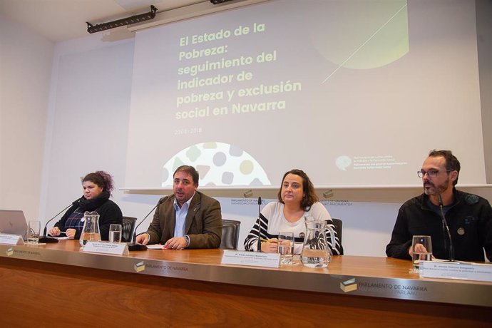 La Red Navarra de Lucha contra la Pobreza y la Exclusión social presenta un informe en el Parlamento de Navarra.