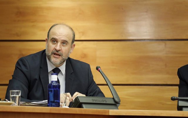 El vicepresidente de Castilla-La Mancha, José Luis Martínez Guijarro, comparece en Comisión Parlamentaria para explicar el presupuesto de su departamento
