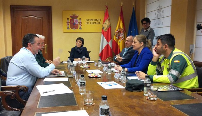 Reunión entre los responsables de Turismoto y la Delegación del Gobierno para abordar la organización de Pingüinos 2020.