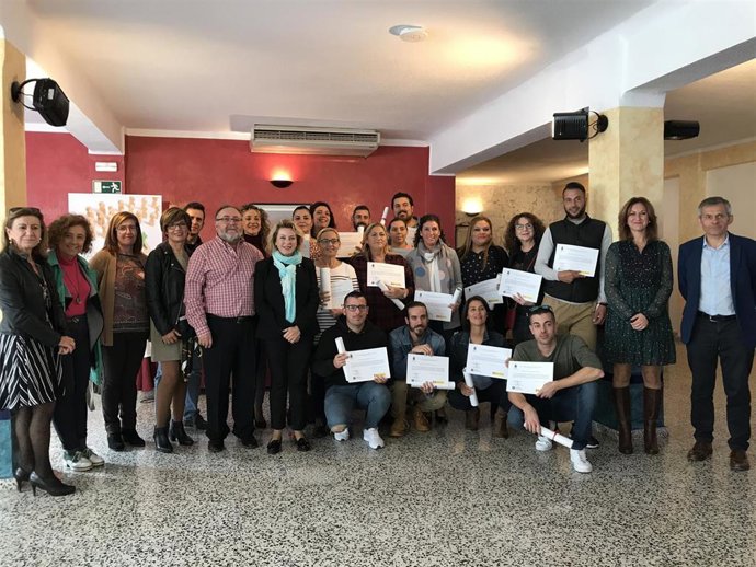 Una quincena de desempleados se han formado en jardinería y zonas verdes gracias al Taller de Empleo de la Junta y Ayuntamiento en Alhaurín de la Torre