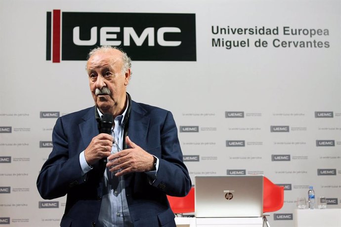 Fútbol.- Vicente del Bosque, reconocido como socio protector de la infancia en V