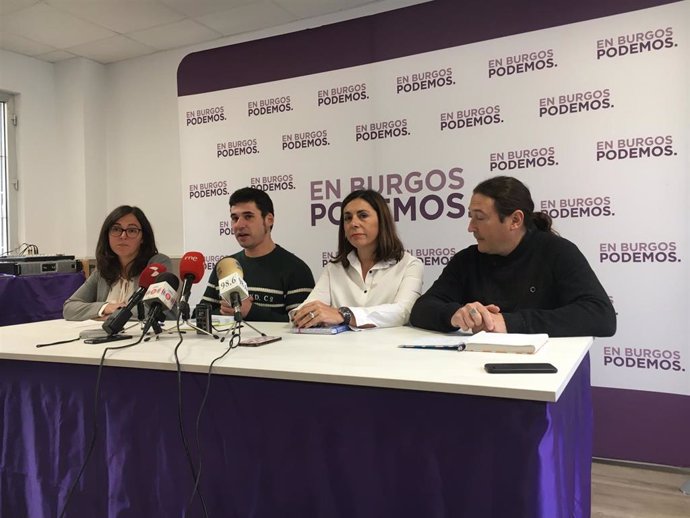 Laura Domínguez, secretaria de Municipalismo de Podemos CyL, Raul Salinero, Marga Arroyo e Israel Hernando, ediles de Podemos